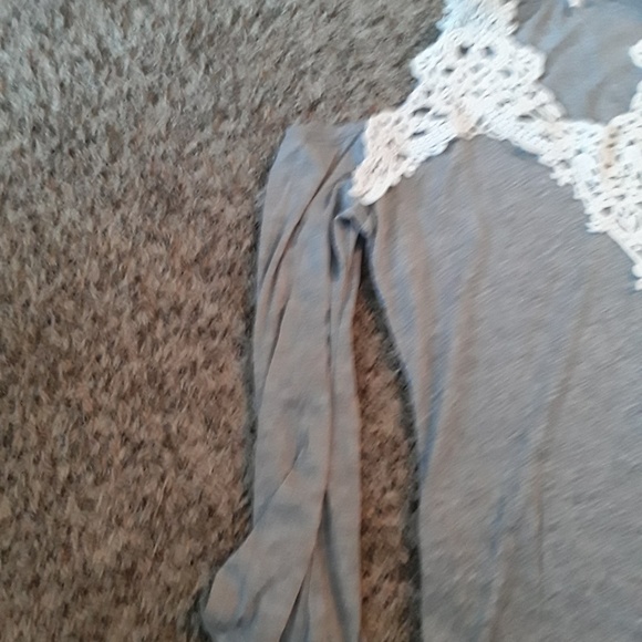 Blouse - Picture 3 of 4